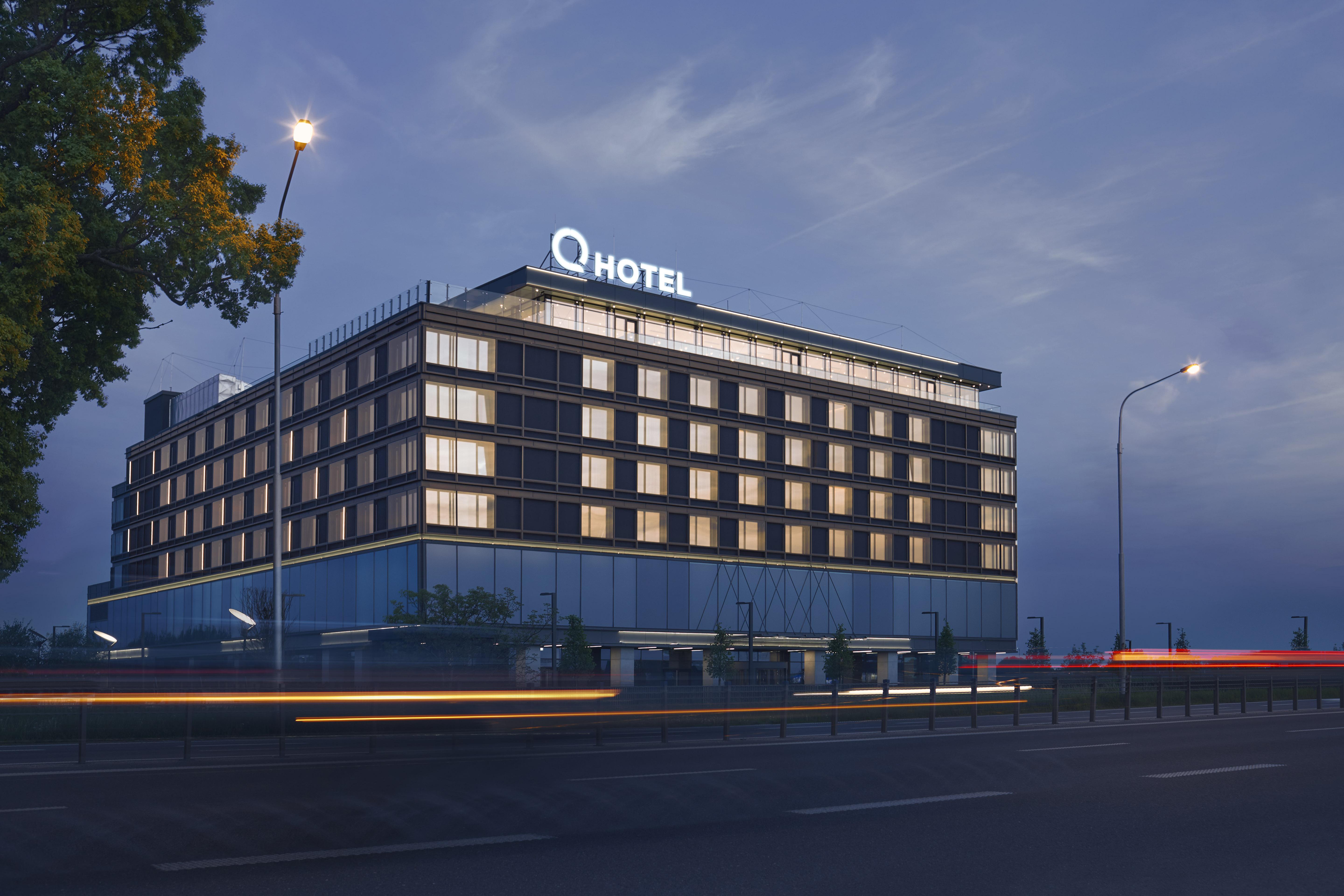 Q Hotel Plus Wroclaw Bielany Buitenkant foto